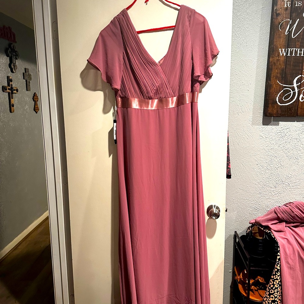 Women’s size 20 floor length gorgeous dress